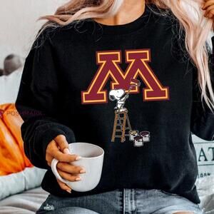 Snopy Paints The Minnesota Golden Gophers Ncaa Football Fan Gift Sweatshirt